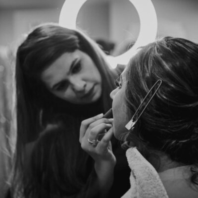 What type of makeup artist makes the most money?