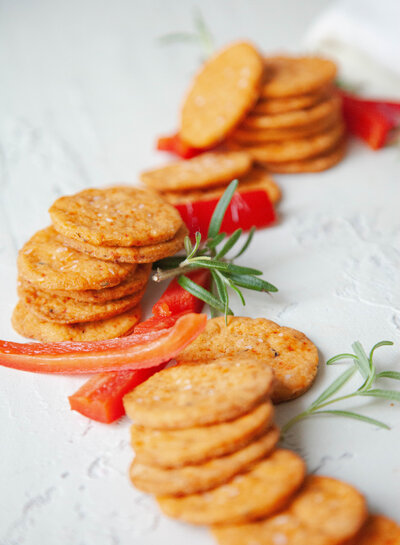 roasted-red-pepper-crackers-2