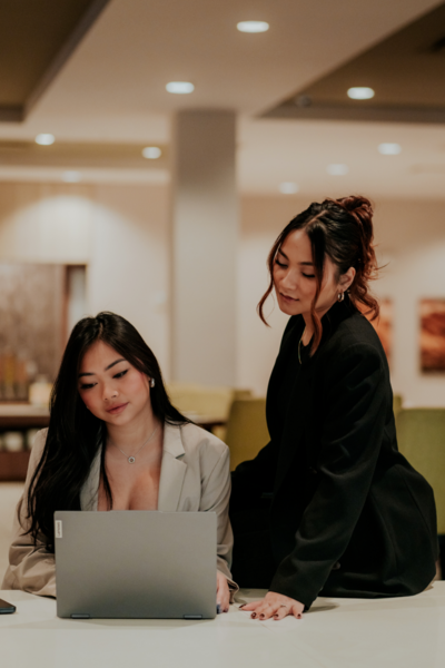 Kemotion owners designing a website together, showcasing their expertise in web design for service-based businesses.