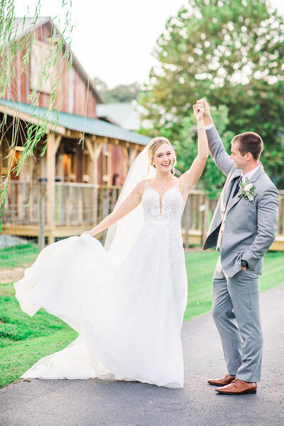 A barn wedding in Raleigh North Carolina by Tierney Riggs Photography