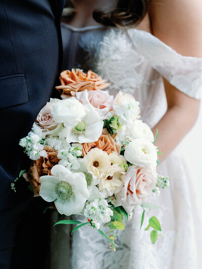 closeup of flowers at red fox tavern a Middleburg wedding venue 