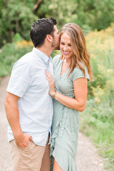 summer-engagement-photo-outfits