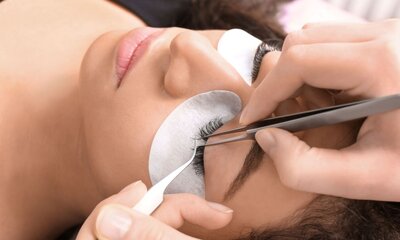 Natural-looking eyelash extensions in Carp Ottawa