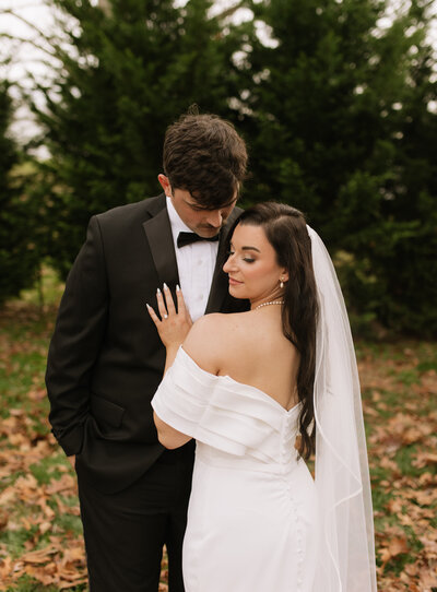 Timeless wedding portraits in Chattanooga, highlighting candid moments