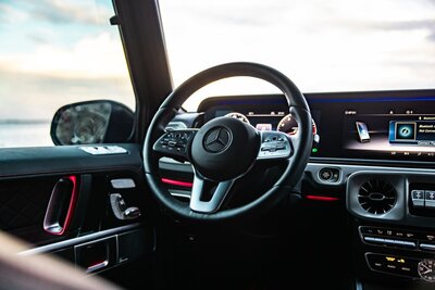 mercedes-g550-matte-manufaktur-night-black-magno-for-rent-in-miami-steering-wheel-027