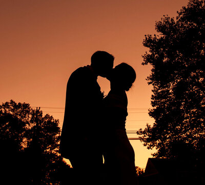 Bride and groom silhouette kissing at golden sunset | Summer Wedding at Mendenhall Inn | Mendenhall, Pennsylvania