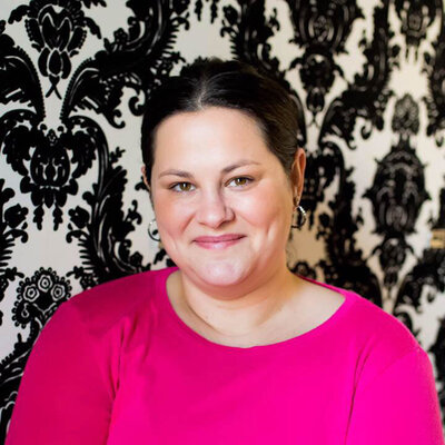 Mariana Leone - Communications Project Manager at Bird Hill PR, supporting nonprofits with social media management, pitch decks, research, and impact-driven storytelling strategies.
