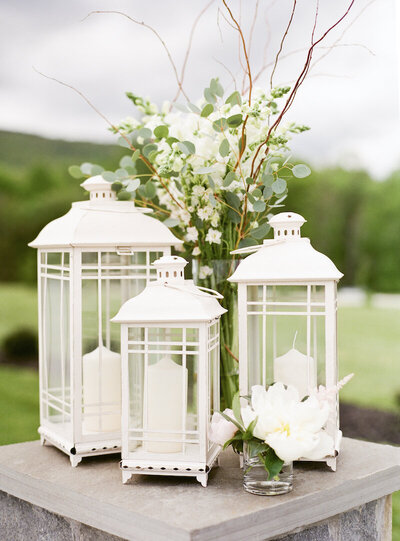 Springfield-Manor-wedding-florist-Sweet-Blossoms-ceremony-lantern-decor-Lisa-Blume-Photography
