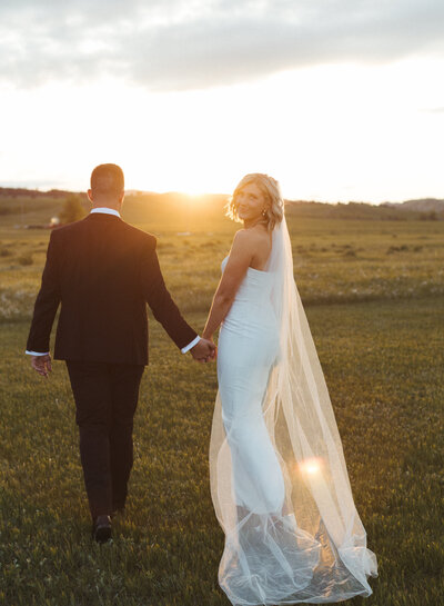 couple kissing in sunlight