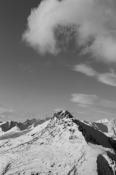 new zealand snow capped mountain in queenstown