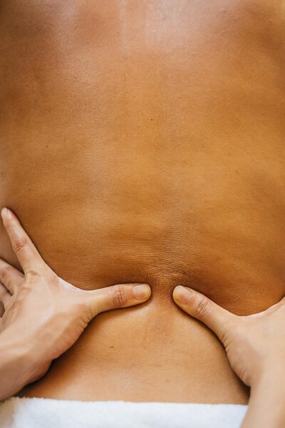 Acupuncture needling in womans shoulder