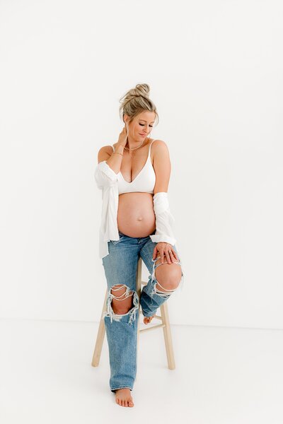 studio-pregnancy-photoshoot-colorado-min