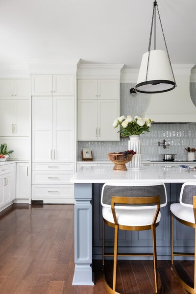 coastal-transitional-kitchen-palm-point-w1280
