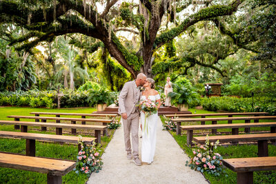 burgundy and navy wedding. NYE wedding. Tampa wedding planners. Tampa wedding venue. Clearwater beach wedding. tampa wedding photographers.
