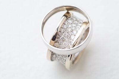 Gorgeous diamond wedding ring with band