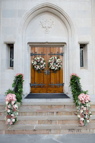 Ceremony doors decor