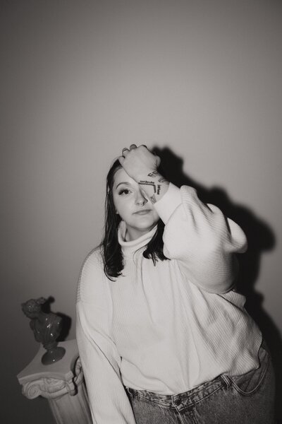 Photographer brand photo in a studio with flowers