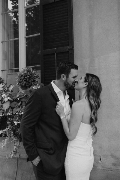 Couple eloping in Charleston