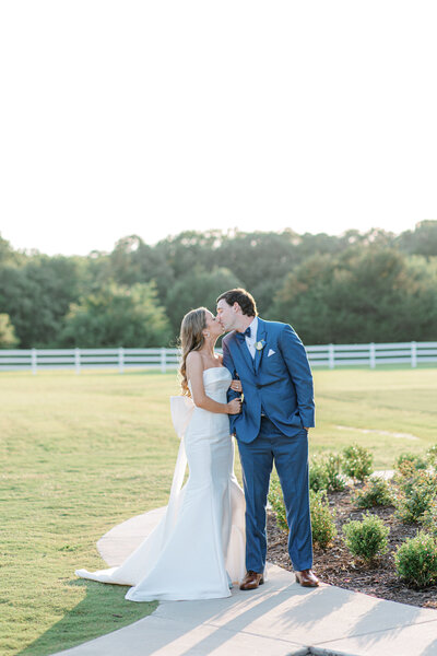 Katie & Jeremy's Wedding at the French Farmhouse Venue | Dallas Wedding Photographer | Sami Kathryn Photography-10