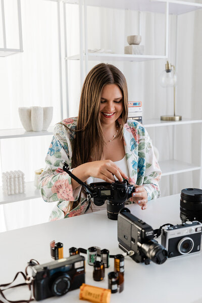 loading film camera with film