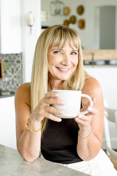 Branding by Jo - Shari-holding-a-mug