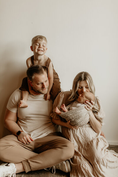 Family of 6 embracing and cuddling. 