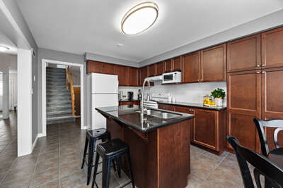 615 Oxbow eat in kitchen (9)