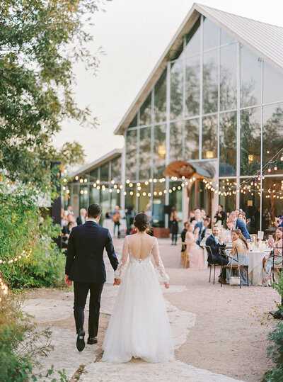 220-Texas-film-wedding-photographer-RuétPhoto-KyraAdam-WeddingPreview-featherandtwine-175