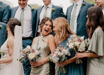 bridesmaids-laughing