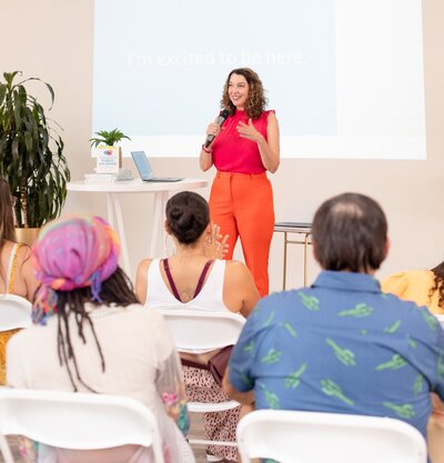 Public speaking coach Amanda Hennessey leading an in person public speaking workshop for corporate professionals
