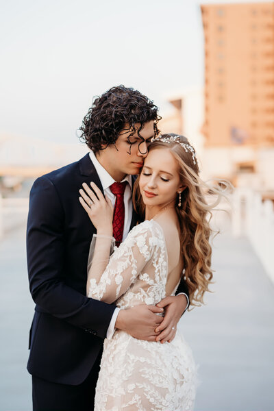 Louisville Kentucky wedding photographer captures romantic portraits at Galt House.
