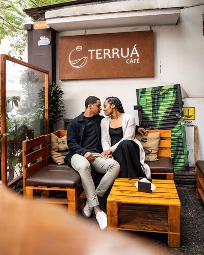 ouple celebrating an anniversary with a tour in Peru