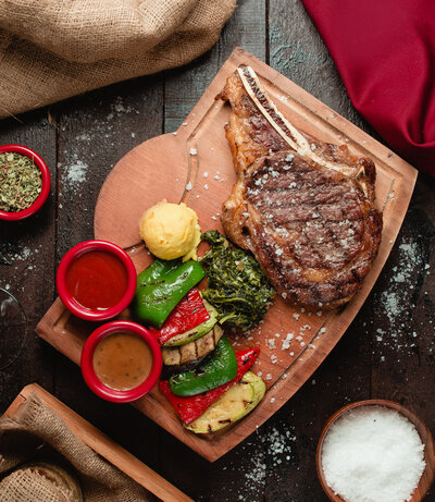 roasted-beef-cut-with-sauce-selection-1