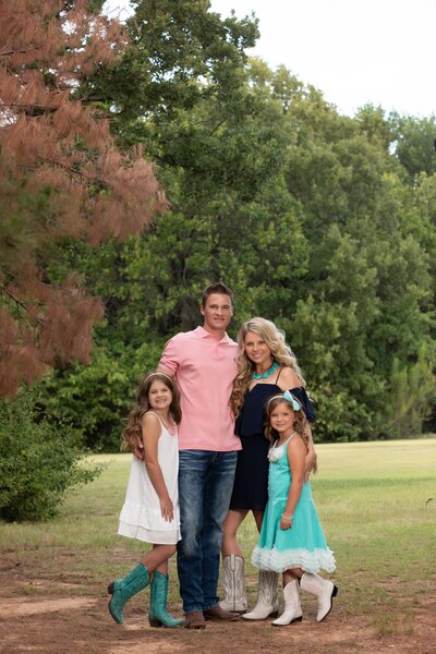 family-in-turquoise-and-pink-and-blue-at-park-in-arlington-tx