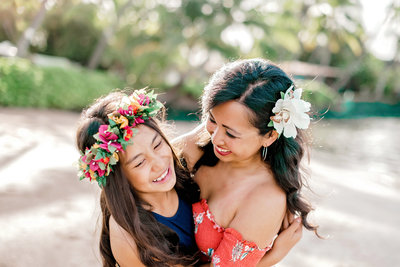 Mother and daughter embrace in a tropical Hawaii themed hug for their Maui portrait session with Mariah Milan.