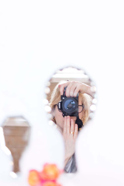 Henrie Richer self-portrait through a mirror