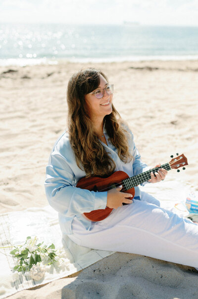 search engine optimization specialist seren nurgun at the beach