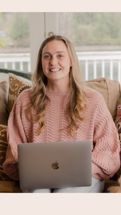 The Messy Success Podcast host, Elizabeth Henson