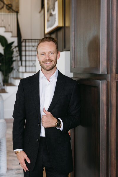 Dallas influencer posing with coffee at outdoor café during branding photoshoot