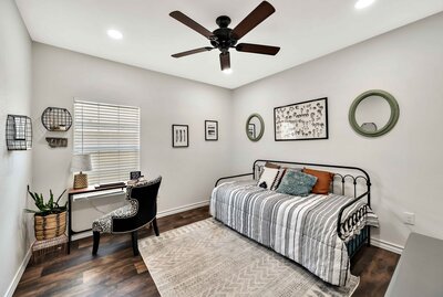 Bedroom with trundle bed and workspace in this three-bedroom, two-bathroom vacation rental house just 5 minutes from The Silos in downtown Waco, TX.