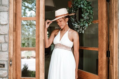 DST00260_door_hat_tilt