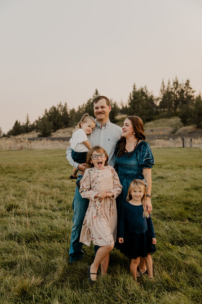 Bend Oregon family photographed at reynolds pond in bend oregon