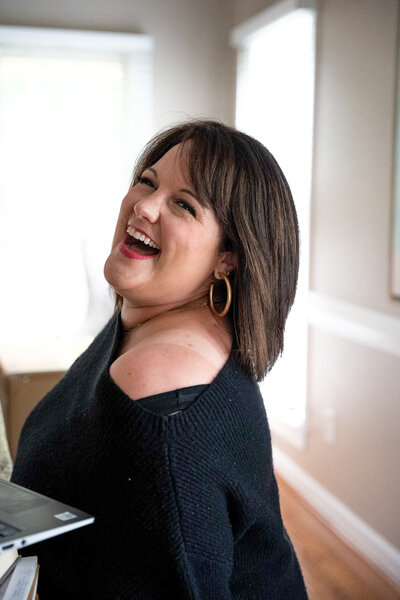 Andee Hart She Sells Differently Podcast Host