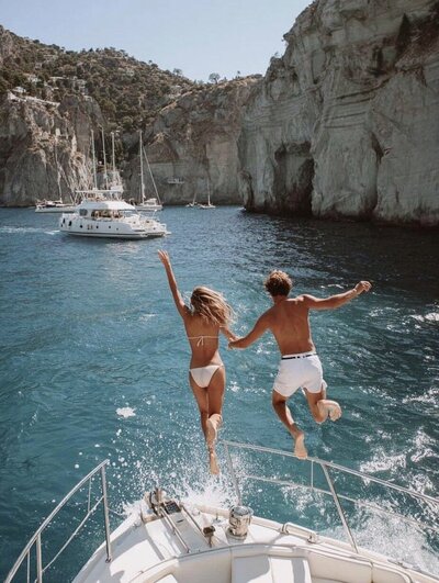 couple jumping into water amalfi coast