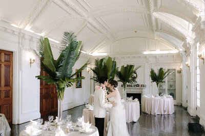 DAR-Constitution-Hall-DC-Wedding-florist-Sweet-Blossoms-greenery-elevated-centerpiece-Betty-Clicker-Photography