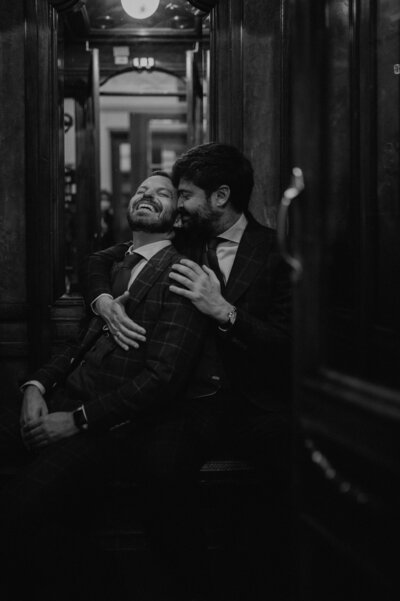 A couple hugging at the elevator of Casino Madrid