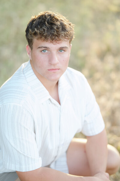 Couple stealing kisses at the LDS Oakland Temple in Oakland, California