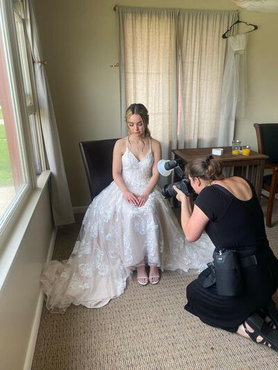 Montana wedding photographer photographing bride's wedding ring