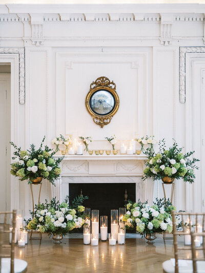 DAR-ConstitutionHall-wedding-florist-SweetBlossoms-ceremonymantle26