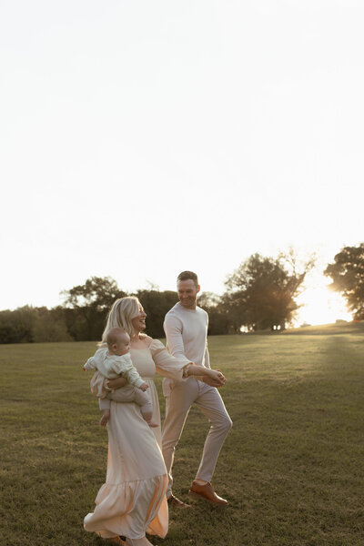 Newborn photography session located in Columbia Tennessee, close up photo of baby's little toes